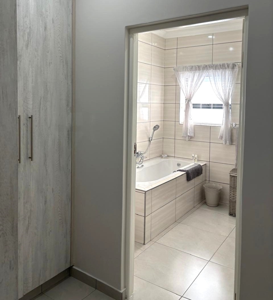 3 Bedroom Property for Sale in Dana Bay Western Cape